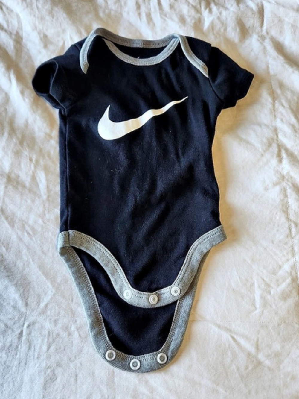 Nike Baby Swoosh Bodysuit Black & Gray Baby 0-6M